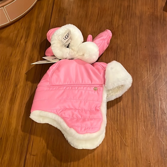 Ugg Puffer Hat Mittens Gift Set pink 4-6 Year Old shearling Girls